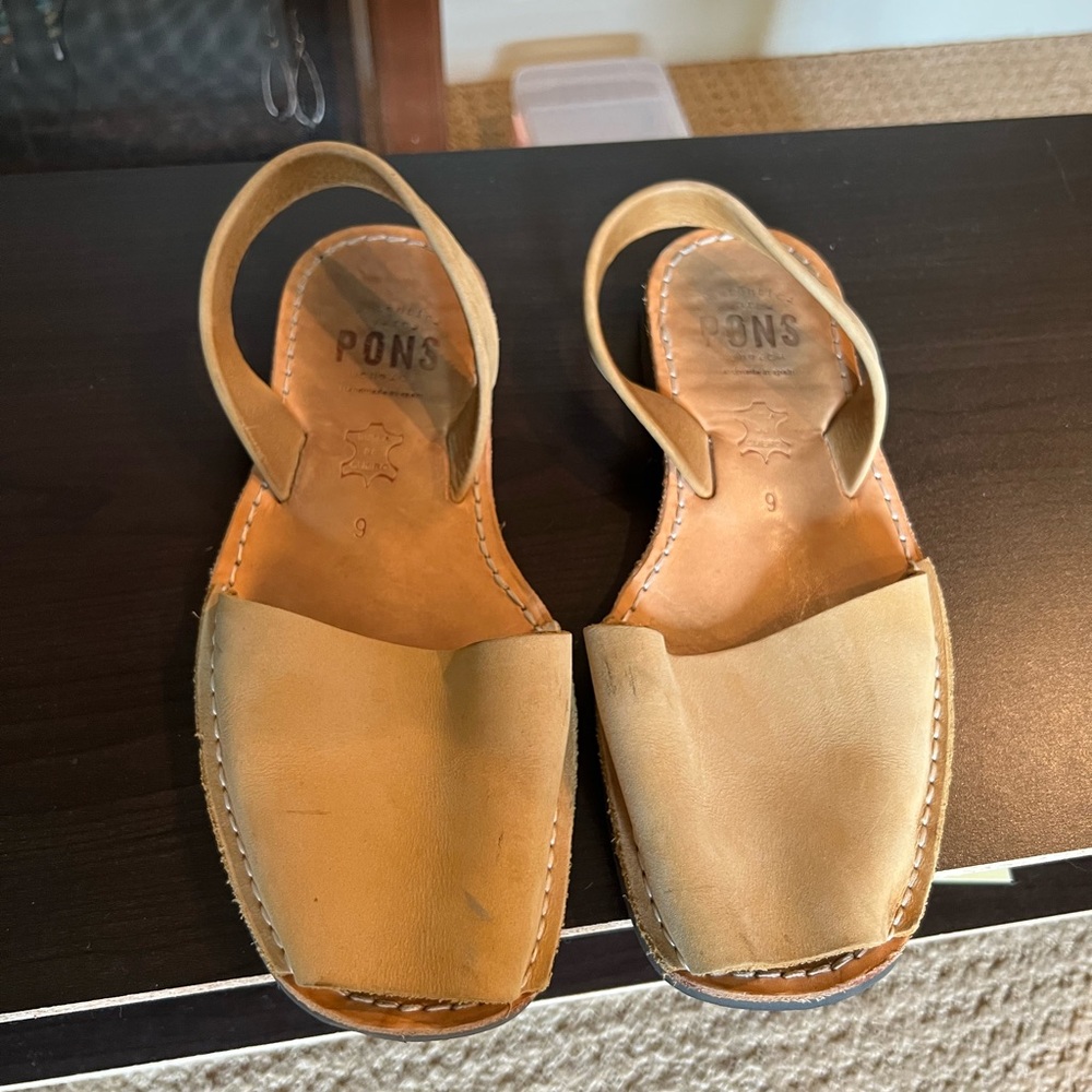 PONS AVARCAS classic style womens sz 9, mustard